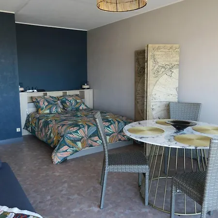 Vue Avec Loggia Au Port De De - Ref 845 * Perros-Guirec